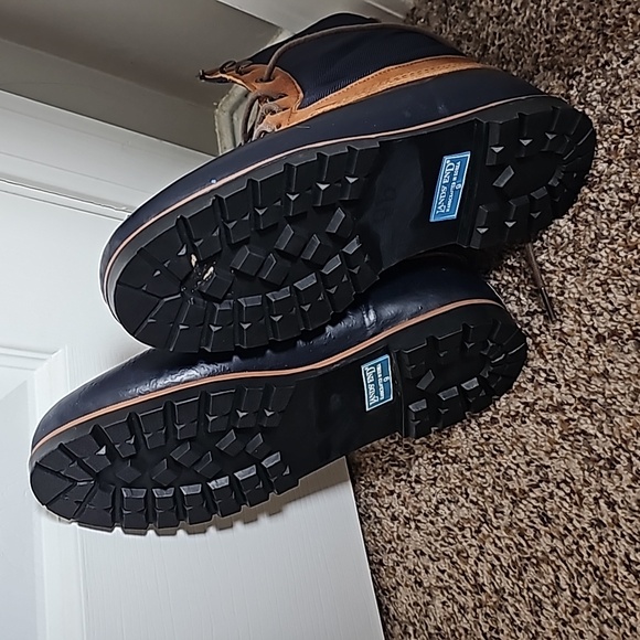 Lands end size 9 boots - Picture 3 of 5